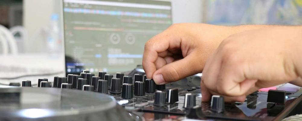 Music Social Media: 15 Tips for Musicians to Grow Faster